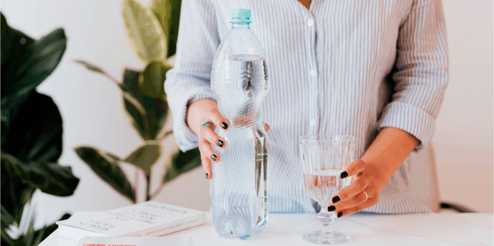 Qué enfermedades se previenen por tomar agua simple