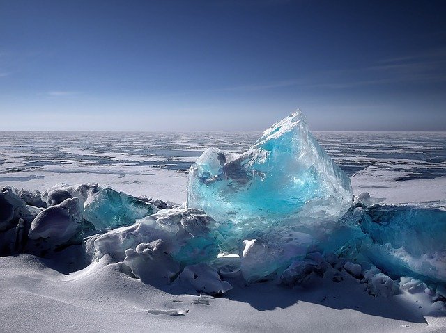 iceberg agua congelada