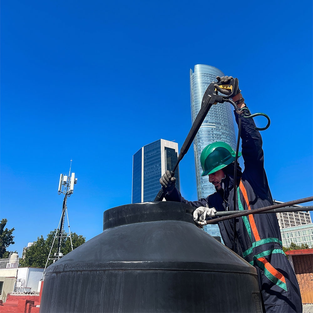 lavado de cisterna de agua para casa