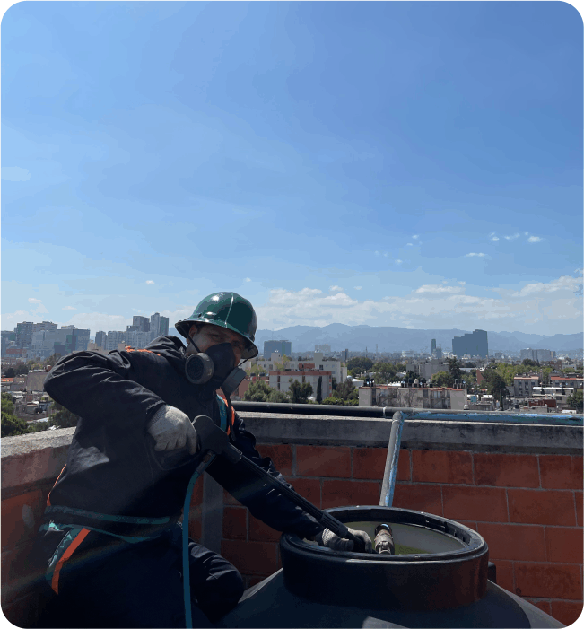 Lavado de tinacos en Magdalena Contreras