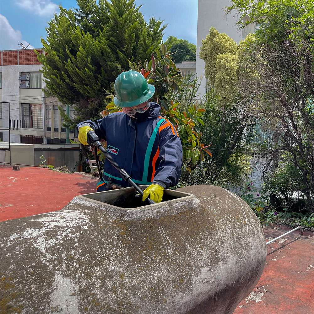 limpieza de tinacos y cisternas en Chimalhuacán