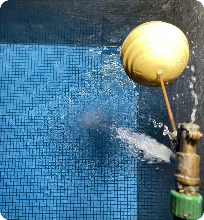 Llenado de agua después del lavado de cisternas y tinacos en Nezahualcóyotl