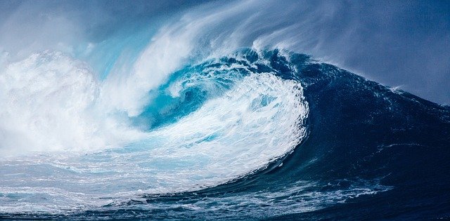 olas como movimiento del agua en el planeta