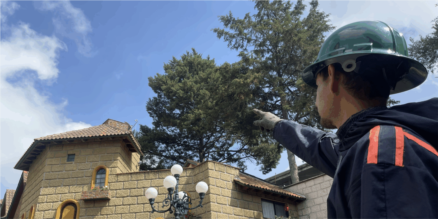 Operador en camino a realizar un lavado de tinacos en Tlalpan