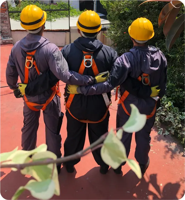 Operadores preparándose para la limpieza de cisternas en Valle de Chalco