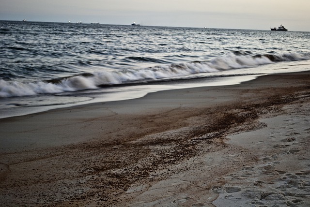 playa con petróleo en Perú 