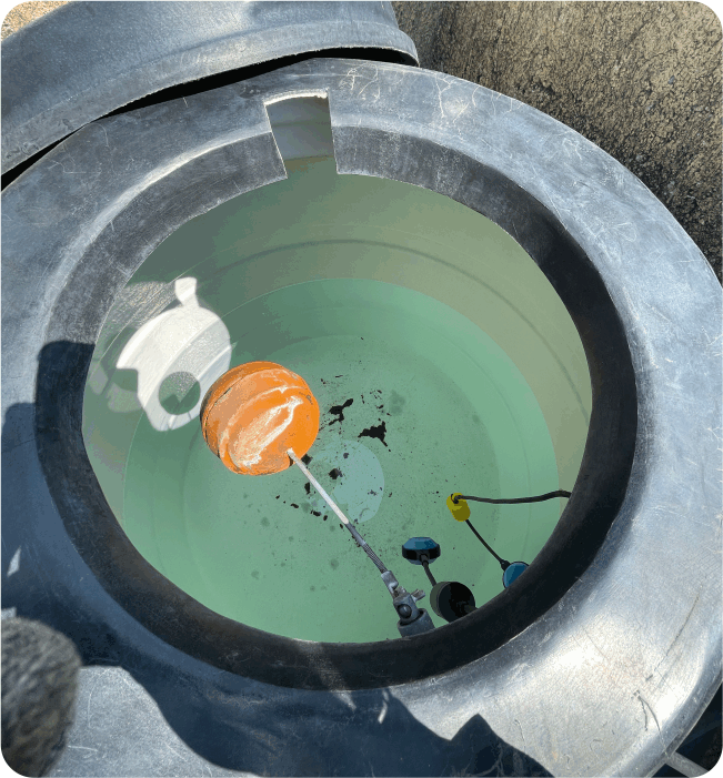 Tinaco sucio antes del servicio de limpieza de tinacos en Atizapán de Zaragoza