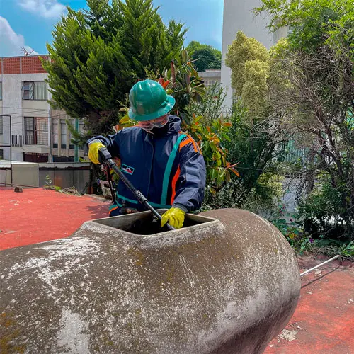 lavado de tinacos de asbesto en Azcapotzalco