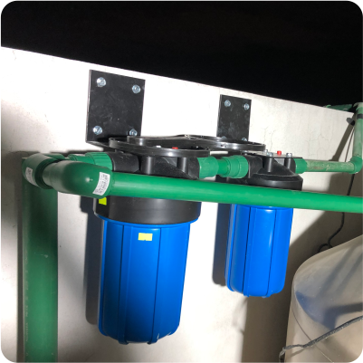 Revisión de filtros de agua de cisterna durante la limpieza de cisternas en CDMX y EDOMEX